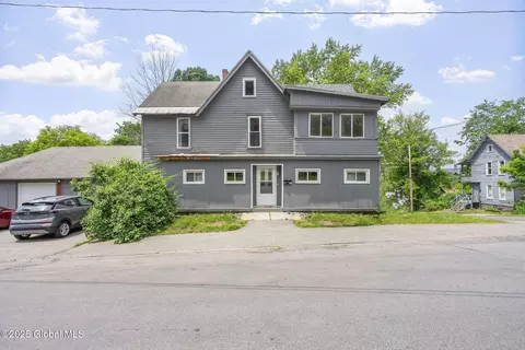 16 Steele Ave, Gloversville, NY 12078