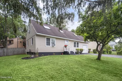 27 Wendell Dr, Albany, NY 12205