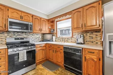 236 Cherry St, Schenectady, NY 12306 photo 4