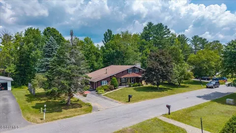 10 Heather Ln, Gloversville, NY 12078