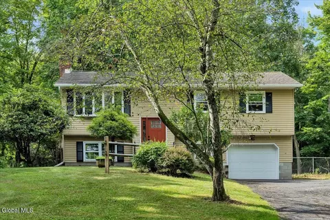 320 Miller Rd, East Greenbush, NY 12061