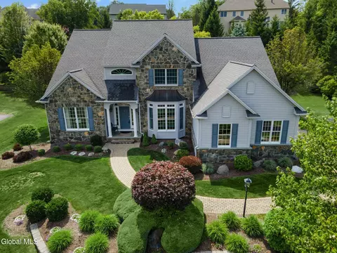 22 Hilander Dr, Loudonville, NY 12211