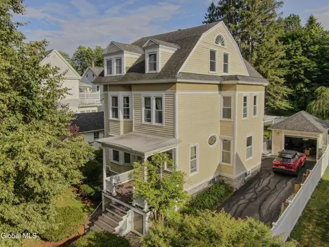 202 W 1st Ave, Johnstown, NY 12095
