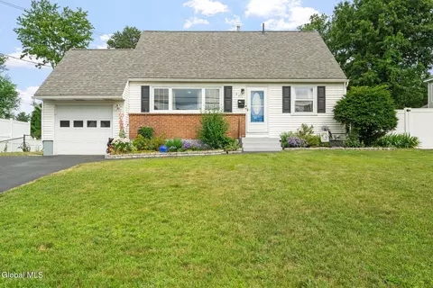27 Terry Ave, Schenectady, NY 12303