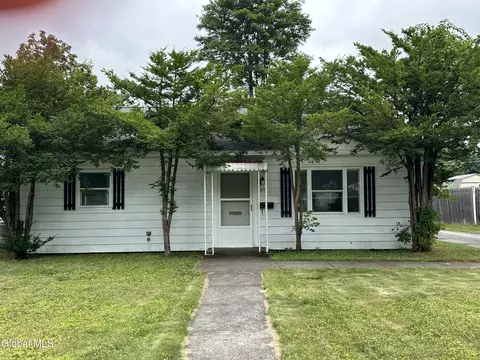 23 Cottage Hill Rd, Queensbury, NY 12804