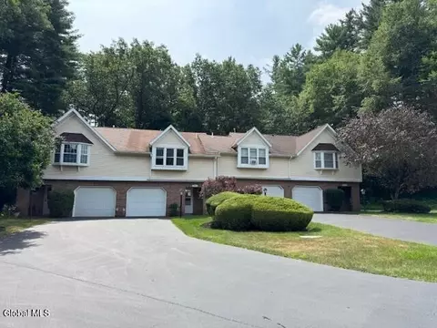 4034 Chaucer Pl, Slingerlands, NY 12159