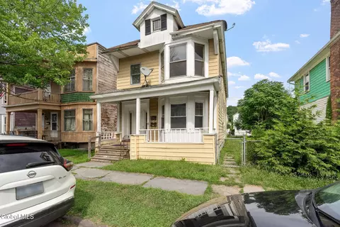 86 6th Ave, Troy, NY 12180