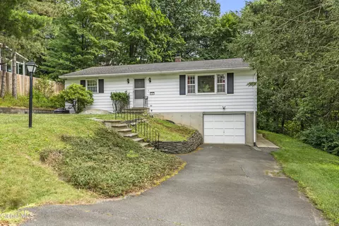 9 Hillside Rd, Troy, NY 12182
