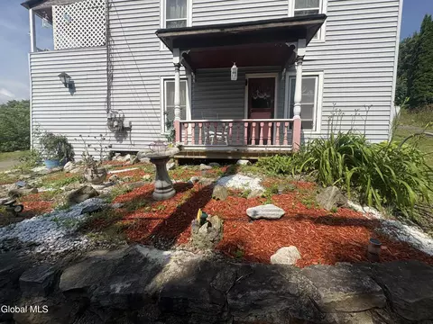 5 Spring St, Port Henry, NY 12974