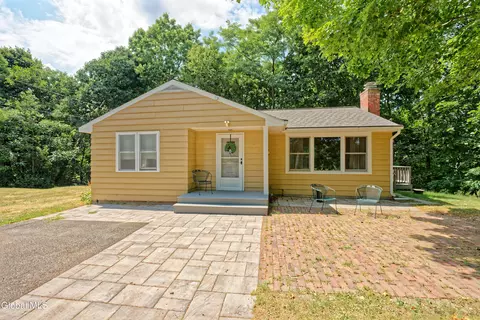 497 Garfield Rd, Troy, NY 12180