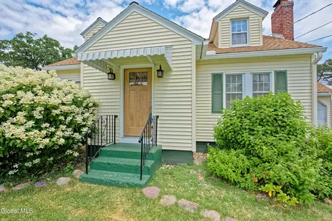 2076 Caldicott Rd, Schenectady, NY 12303