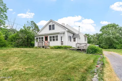 34 Old New Salem Rd, Voorheesville, NY 12186