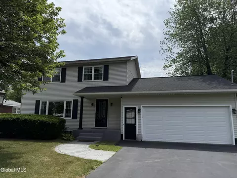 14 Peter Dr, Albany, NY 12205