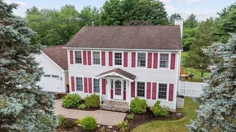 125 Halfmoon Dr, Altamont, NY 12009