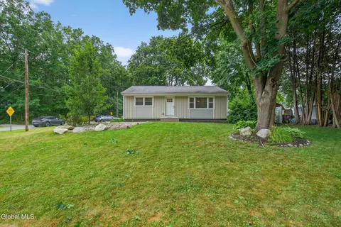 55 Crescent Ave, Saratoga Springs, NY 12866