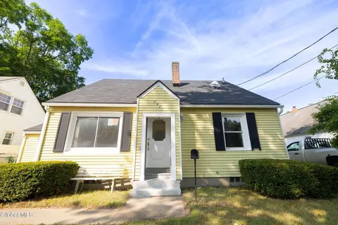 2471 Curry Rd, Schenectady, NY 12303