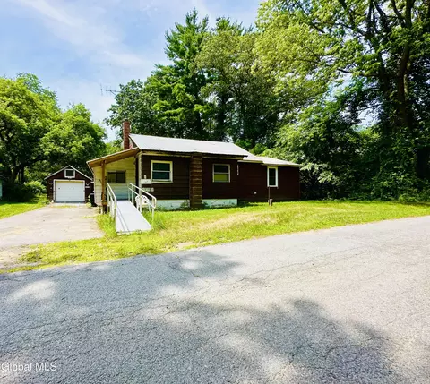 15 East Rd, Queensbury, NY 12804