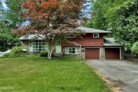 1929 Hexam Rd, Niskayuna, NY 12309