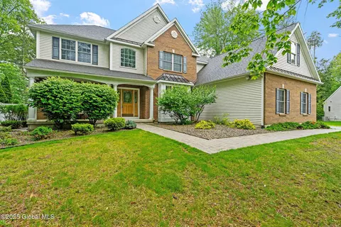 6004 Queen Mary Ct, Schenectady, NY 12303