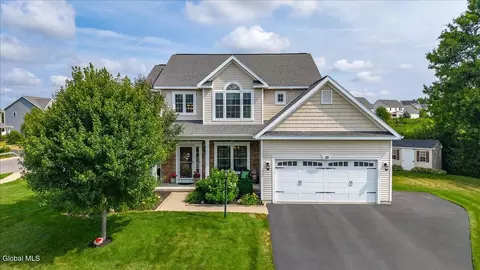 10 Fenlon Ln, Malta, NY 12020