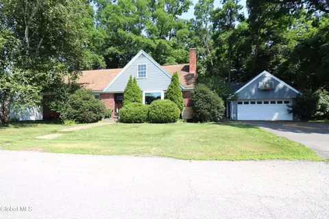 9 Lindberg Ct, Scotia, NY 12302