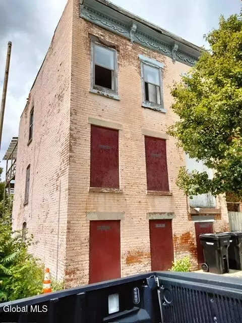 785 River St, Troy, NY 12180
