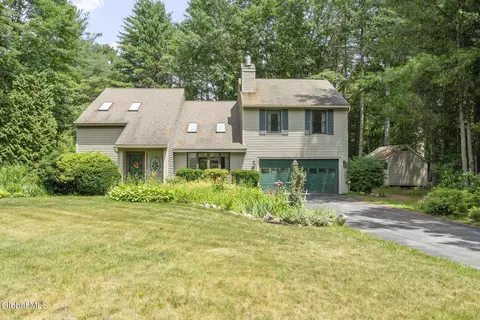 11 Amber Way, Ballston Spa, NY 12020