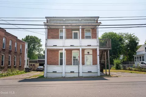 52 Grace St, Waterford, NY 12188