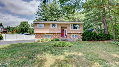 100 Prestige Dr, Schenectady, NY 12303