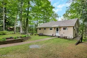 39 Knox Rd, Schroon Lake, NY 12870