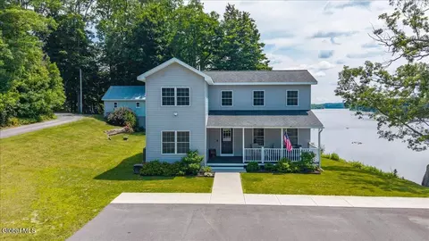 2921 River Rd, Melrose, NY 12121