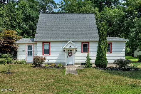 3033 Sunset Ln, Schenectady, NY 12303