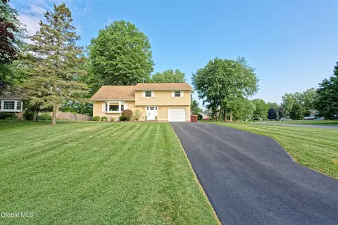 15 Gretel Ter, Ballston Lake, NY 12019