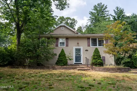 76 Trottingham Ct, Saratoga Springs, NY 12866