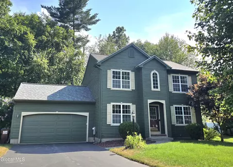 33 Commons Blvd, Halfmoon, NY 12065
