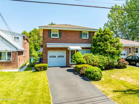 672 Providence St, Albany, NY 12208