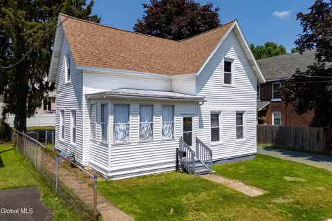30 Newman Ave, Mechanicville, NY 12118