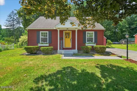 23 Gleason Rd, Glenville, NY 12302