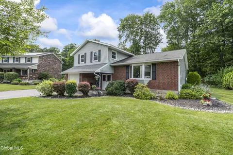 633 Alexander Dr, Rotterdam Junction, NY 12150