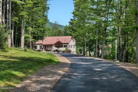 35 Indian Ladder Dr, Altamont, NY 12009
