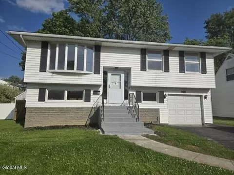 22 Oneil St, Troy, NY 12180
