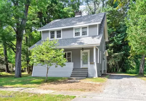 11 Albright Pl, Delmar, NY 12054