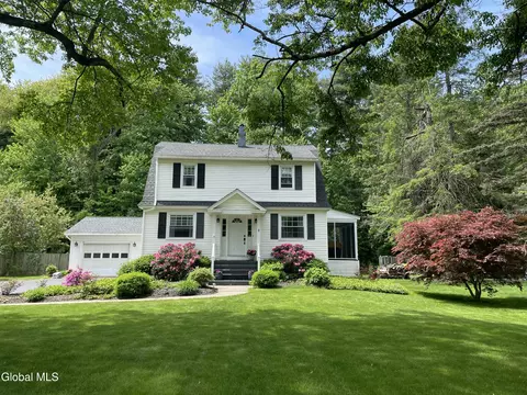 9 Newton Rd, Newtonville, NY 12110