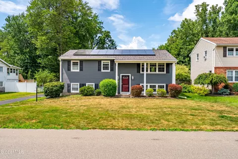 53 Wertman Ln, Loudonville, NY 12211