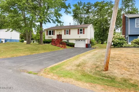 52 Bloomingdale Ave, East Greenbush, NY 12061