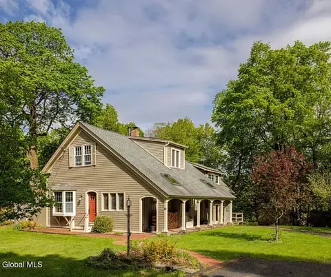 9 Fairview Ave, Chatham, NY 12037