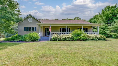 41 Carolyn Rd, Valatie, NY 12184