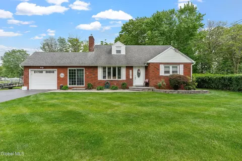15 Meadow Ln, Rensselaer, NY 12144