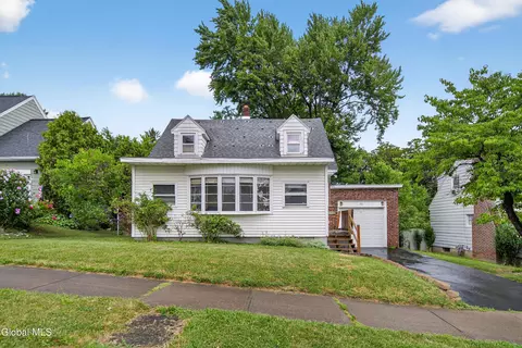 29 Amsterdam Ave, Menands, NY 12204