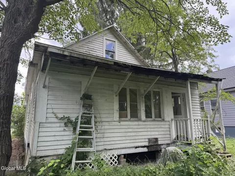 919 Twenty 5th St, Watervliet, NY 12189